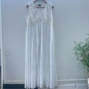 Chic White Lace Maxi Dress